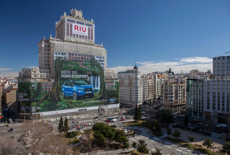 Weltrekord: Ford mit Plakat so gross wie 20 Tennisplätze