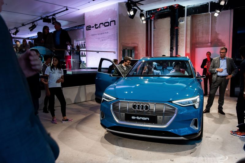 Premiere in der Schweiz: der Audi e-tron live in Zürich