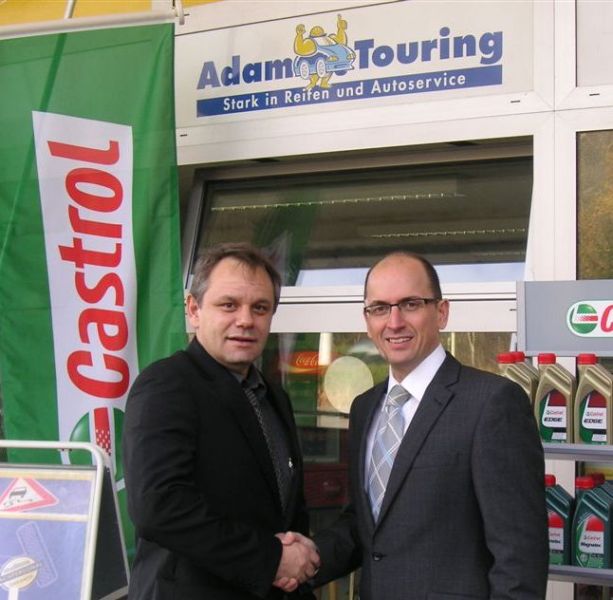 Adam Touring setzt ab sofort auf Castrol