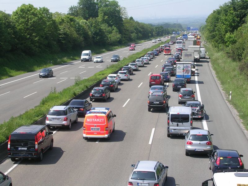 Rettungsgasse: Gibt es auch in der Schweiz bald Bussen?