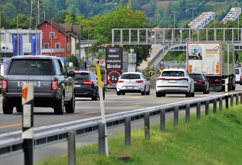 Autobahnbaustellen: Wann ist das Auto zu breit für die linke Spur?