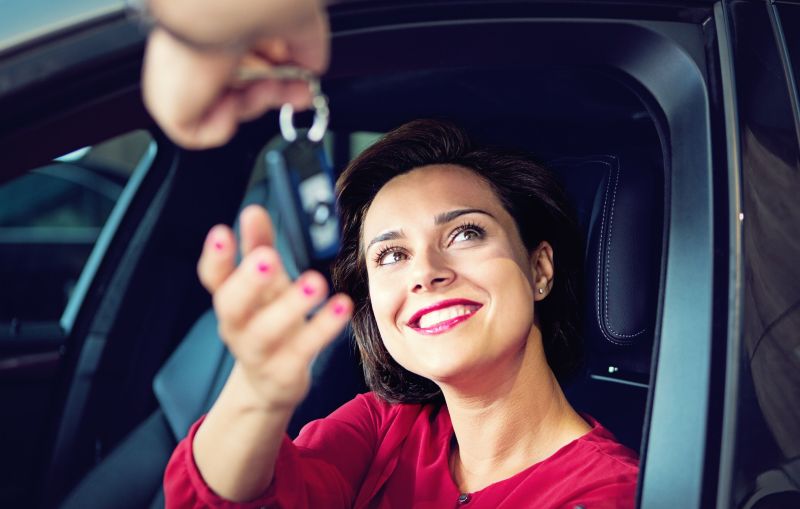 Autokäufer besuchen zweimal das Autohaus, bei dem sie dann kaufen