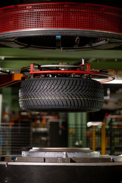 nokian-tyres-werk-in-oradea-erreicht-produktionsziel-3-69496e6c2bf49408583314.jpg