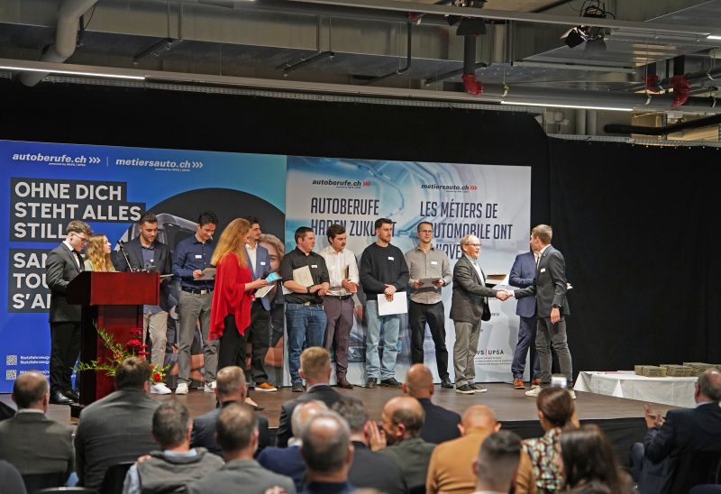 Grosse Fachausweisübergabe: Fast 150 neue Fachkräfte für das Autogewerbe