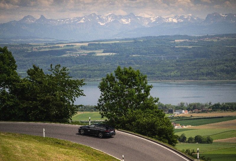 Mit dem neuen Michelin CrossClimate 3 durch Zeit, Technik und Genuss