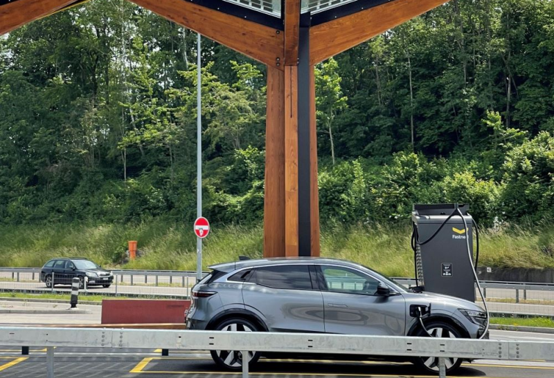 Fastned gewinnt ASTRA-Ausschreibung für Schnellladehubs an Schweizer Autobahnen