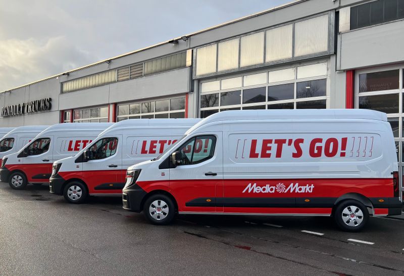 Media Markt Schweiz erneuert Lieferflotte mit Renault Master Red Edition