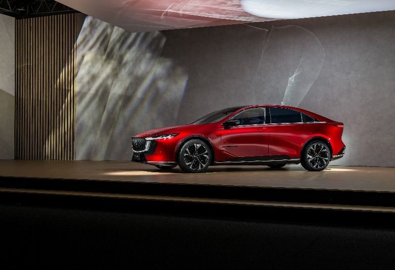 Mazda6e feiert Schweizer Premiere mit japanischer Handwerkskunst