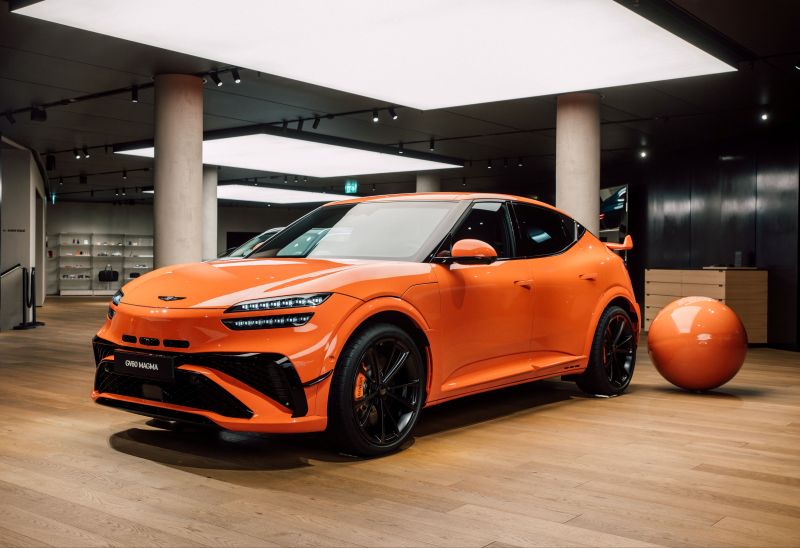 Debüt des GV60 Magma und Kunstinstallation im Genesis Studio Zürich