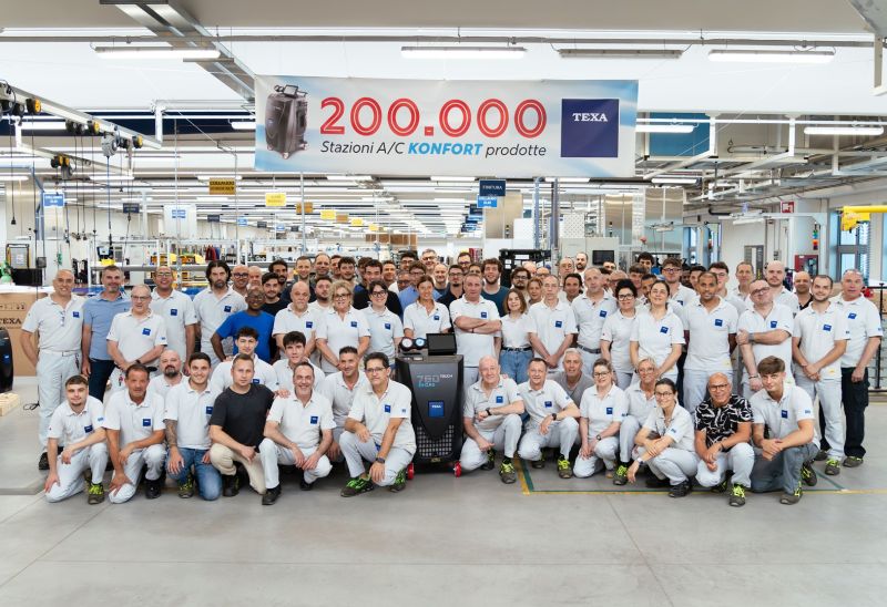 Texa feiert 200’000 produzierte Klimaservicestationen der Konfort-Serie 700 