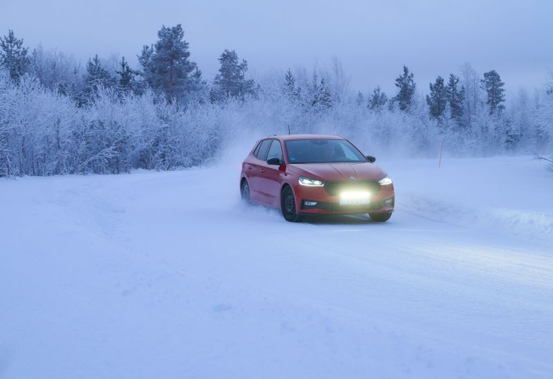 TCS Winterreifentest 2026: Erhebliche Differenzen in Sicherheit und Laufleistung