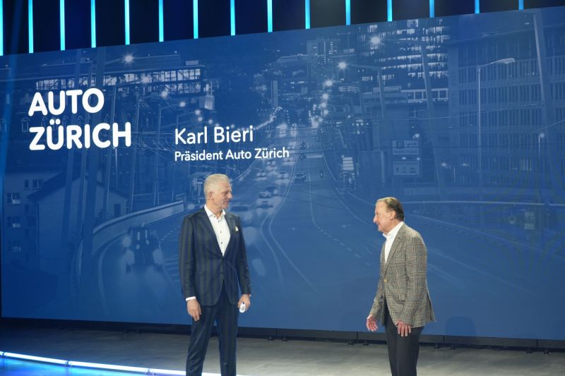 Moderator Rainer Maria Salzgeber (l.) mit Auto-Zürich-Gründer Karl Bieri. zTLYxfDXtqo4rPUMm3tg.jpeg