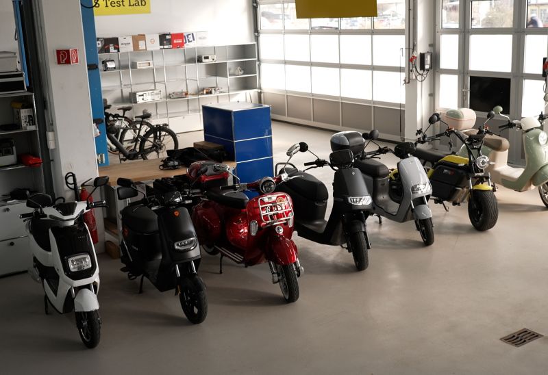 TCS-Test zeigt: Zwei E-Roller lassen sich viel zu einfach tunen