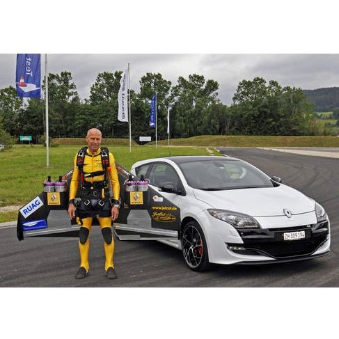 «Jetman» Yves Rossy neuer Renault-Botschafter