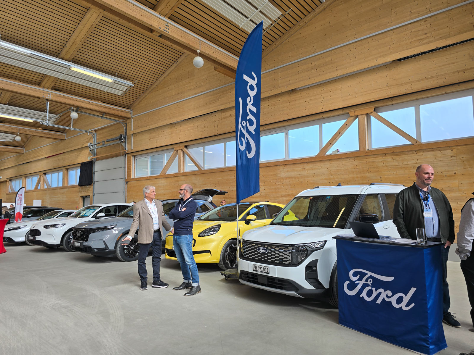 07-ford-6a2c179bbd8d8685085044.jpg